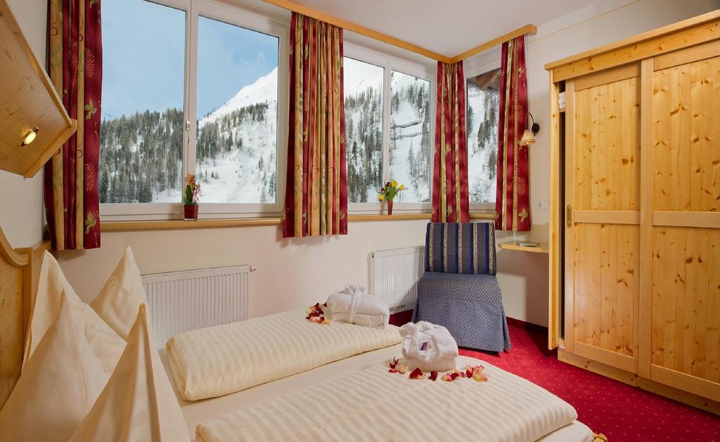 Hotel & Appartement Auerhahn Obertauern Ruang foto